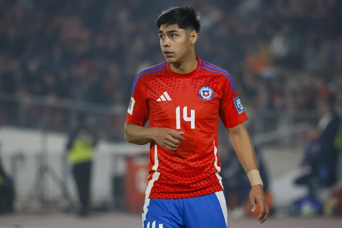 Futbol, Chile vs Argentina. Eliminatorias al mundial de la Fifa 2026. El jugador de la seleccion chilena Dario Osorio es fotografiado durante un partido clasificatorio al mundial de 2026 contra Argentina disputado en el estadio Nacional de Santiago,