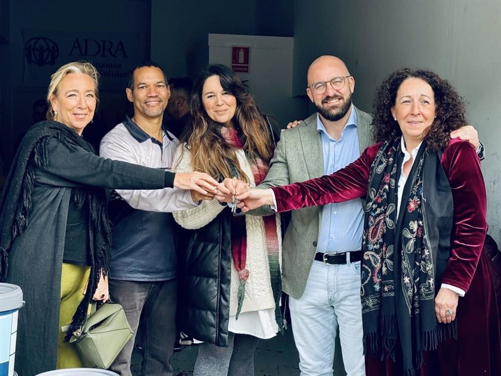 El alcalde de El Puerto, Germán Beardo, con representantes de asociaciones.