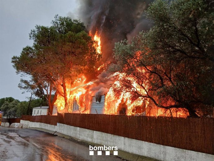 Els vuit bungalous incendiats