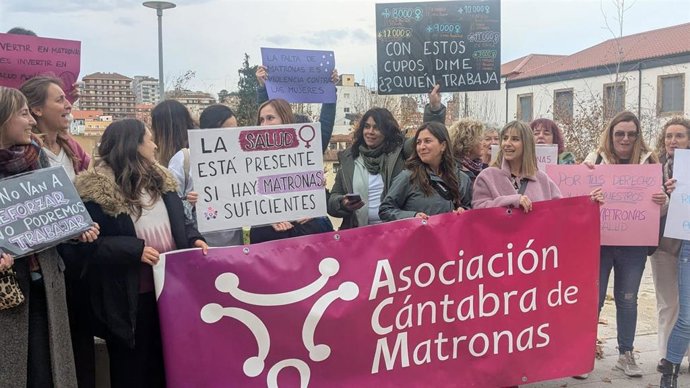 Salud contratará dos matronas más "a corto plazo" y reordenará el servicio "redimensionar la sobrecarga"