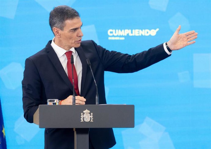 El presidente del Gobierno, Pedro Sánchez, durante una rueda de prensa, en el Palacio de la Moncloa, a 15 de diciembre de 2025, en Madrid (España). 