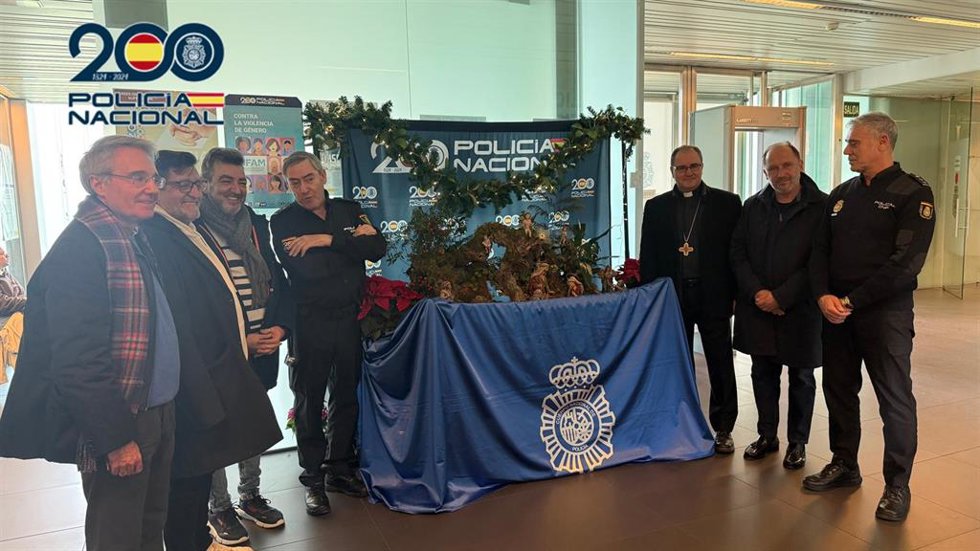 La Policía Nacional inaugura su Belén navideño en la Jefatura Superior de La Rioja