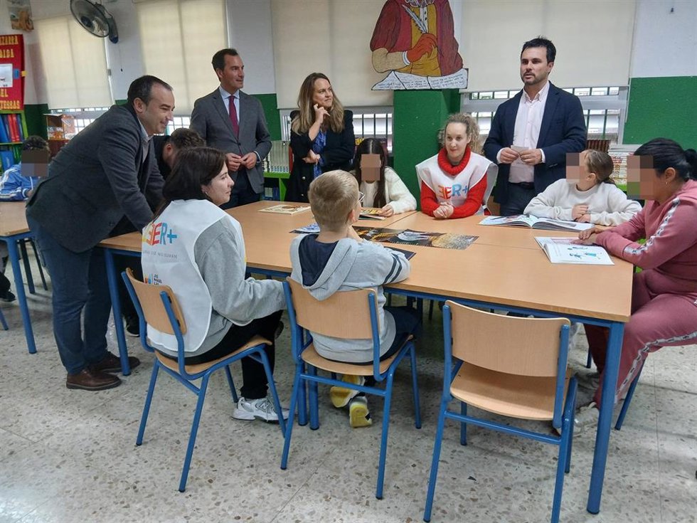 Escolares onubenses en el programa LEER+.