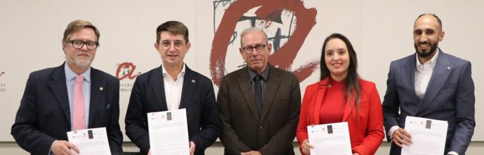 El presidente de la Autoridad Portuaria de Tarragona, Santiago Castellà; el rector de la URV, Josep Pallarès; el cónsul de Marruecos en Tarragona, Ikram Chahin, y Mohamed Kassid (Kassid Formación) presentan Cátedra de Estudios sobre Marruecos.