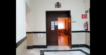 La policía confirma que pilló a los acusados cuando fingían penetrar a la víctima y dibujaban penes en su cuerpo