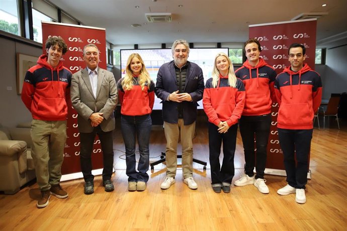 Rodríguez Uribes recibe a los cinco patinadores sobre hielo clasificados para los Juegos de Invierno