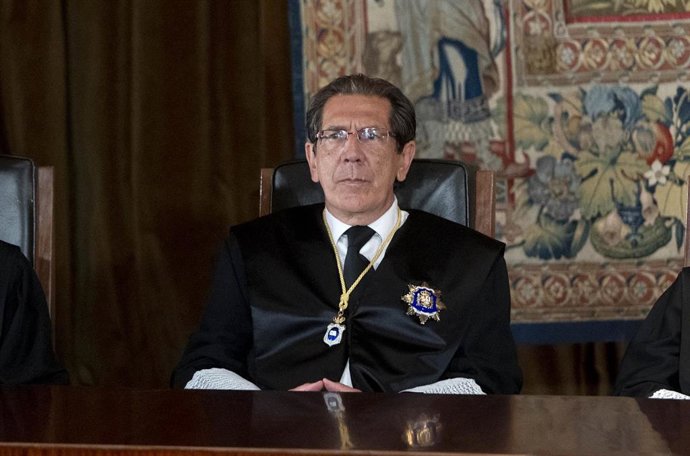 Archivo - El magistrado del Tribunal Constitucional, Enrique Arnaldo Alcubilla, durante la toma posesión del nuevo magistrado del TC, José María Macías, en el Tribunal Constitucional, a 6 de septiembre de 2024, en Madrid (España). 