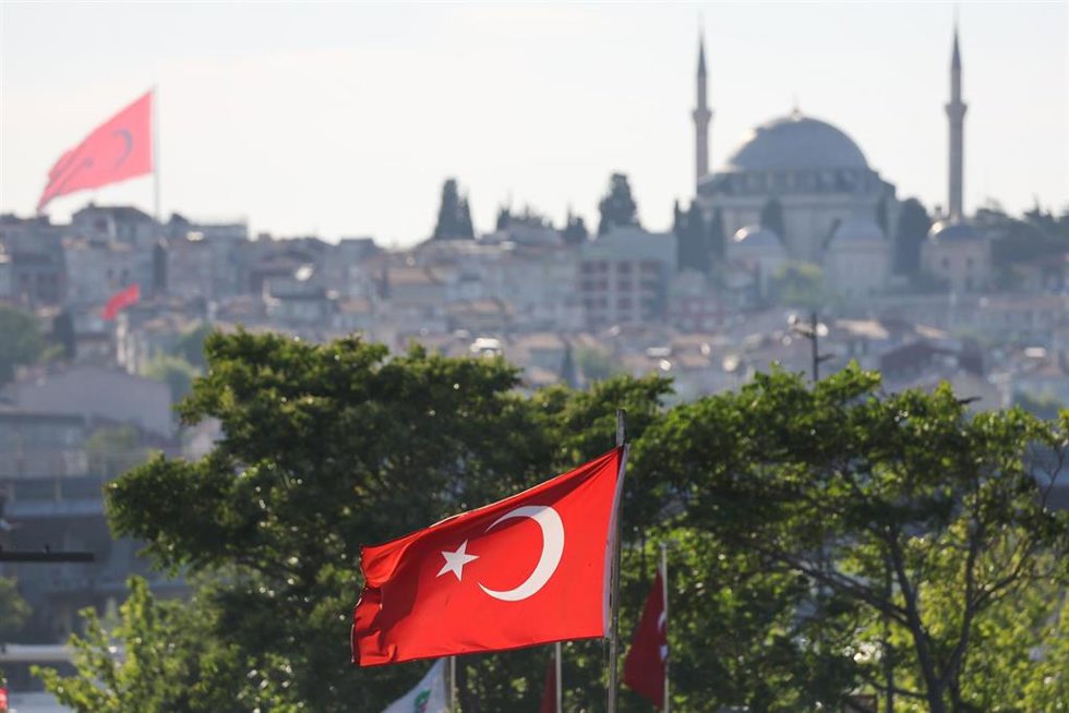 Archivo - Bandera de Turquía en Estambul