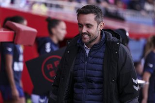 Eder Maestre, head coach of Costa Adeje Tenerife, looks on during the Spanish Women league, Liga F, football match played between FC Barcelona and Costa Adeje Tenerife at Johan Cruyff Stadium on December 06, 2025 in Sant Joan Despi, Barcelona.