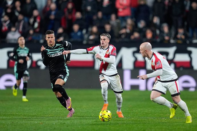 Pep Chavarria of Rayo Vallecano runs with the ball during the Spanish League, LaLiga EA Sports, football match played between Rayo Vallecano and Real Betis Balompie at Estadio de Vallecas on December 15, 2025, in Madrid, Spain.
