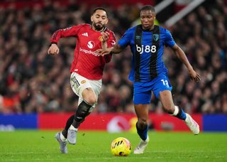15 December 2025, United Kingdom, Manchester: Manchester United's Matheus Cunha and Bournemouth's Bafode Diakite (R) battle for the ball during the English Premier League soccer match between Manchester United and Bournemouth at Old Trafford. Photo: Marti