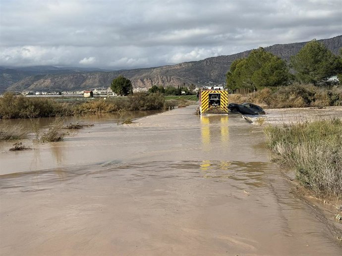 Permanecen cerradas al tráfico tres vías en la región de Murcia por las lluvias