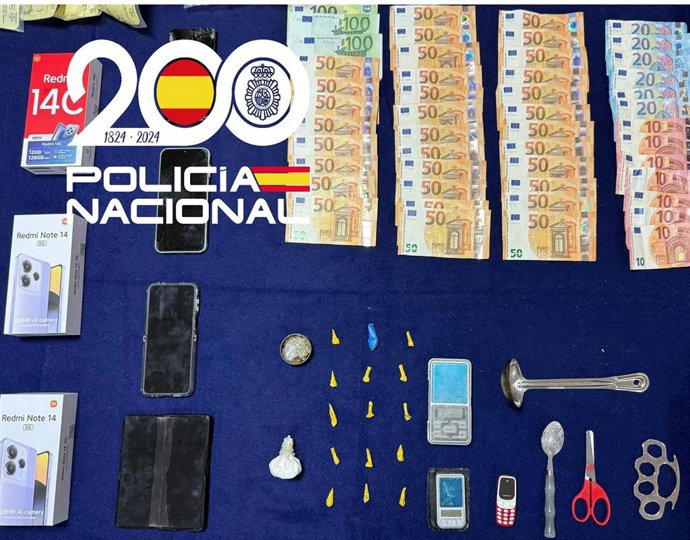 Droga y dinero  incautados en una operación contra el tráfico de drogas en Avilés