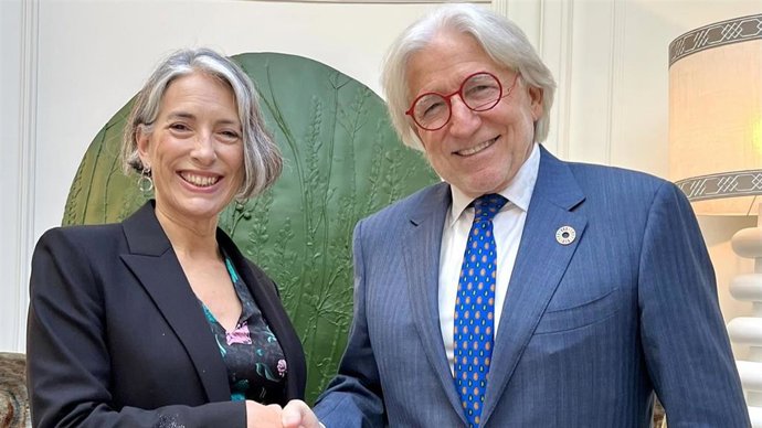 El presidente de Foment del Treball, Josep Sánchez Llibre, y la consejera delegada de Equinix en España, Eulàlia Flo.