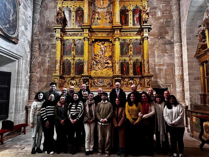 El retablo mayor de la Capilla de los Apóstoles vuelve tres años después a la Catedral de Cuenca tras su restauración