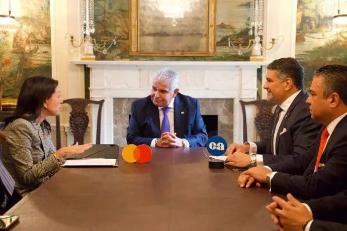 Mastercard y Caja de Ahorros