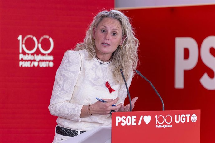 A porta-voz do PSOE, Montse Mínguez, em uma coletiva de imprensa na sede do partido na Calle Ferraz.