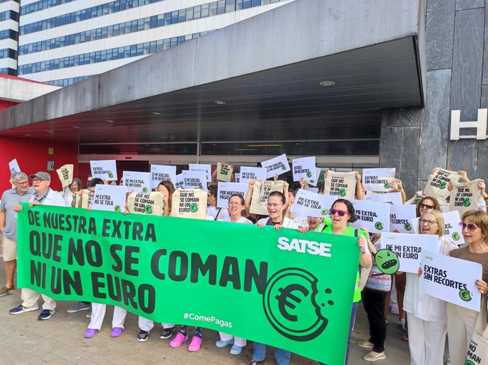 Archivo - Arquivo - Enfermeiros e fisioterapeutas rejeitam o corte em seu salário extra: "Eles não comerão um único euro" no HUCA.