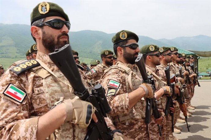 Archivo - Imagen de archivo de efectivos de las fuerzas de seguridad iraníes. 