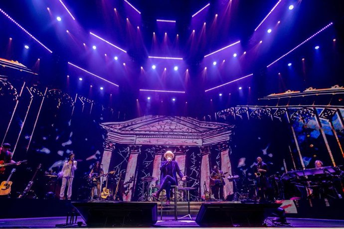 El cantante Joaquín Sabina, durante su concierto en el Movistar Arena