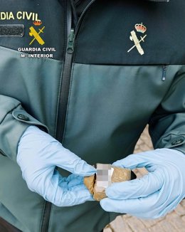 La Guardia Civil detiene a una persona por tráfico de droga en Puebla de Alcocer