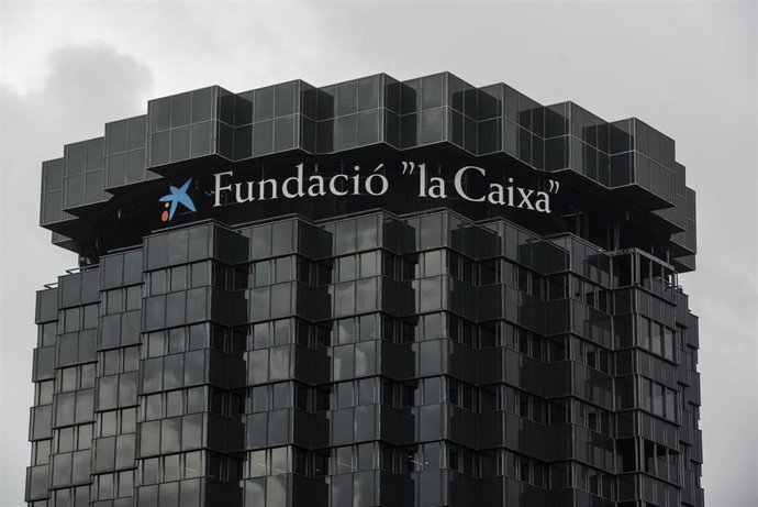 Archivo - Fachada de una de las Torres La Caixa.