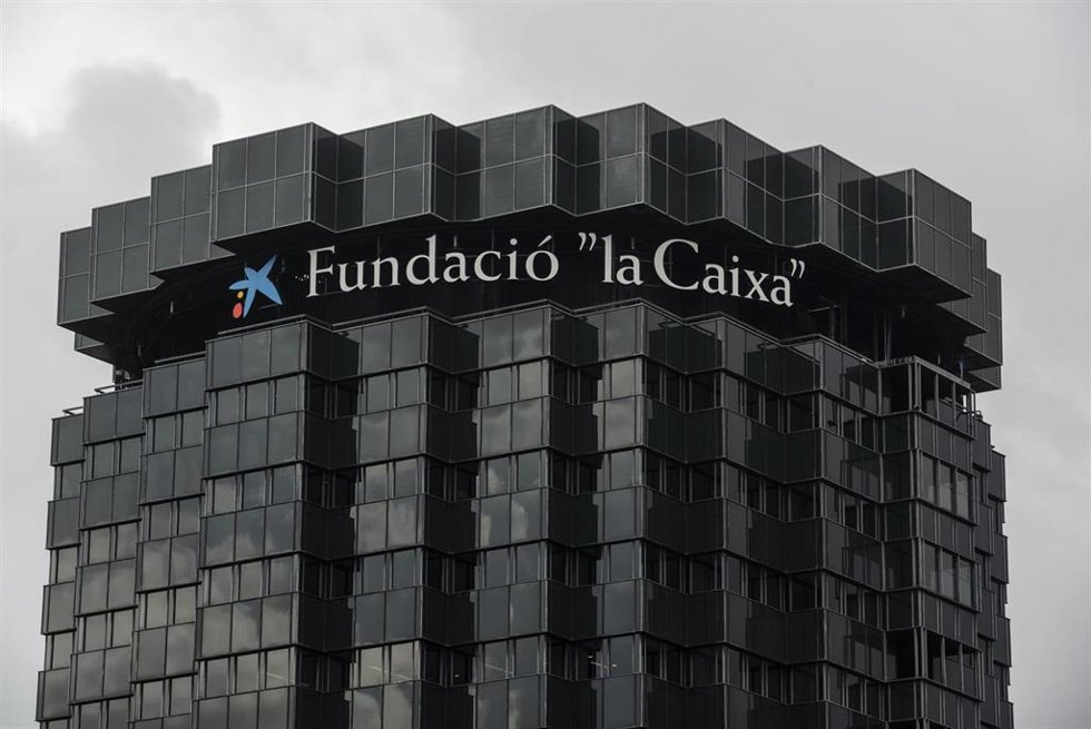 Archivo - Fachada de una de las Torres La Caixa.