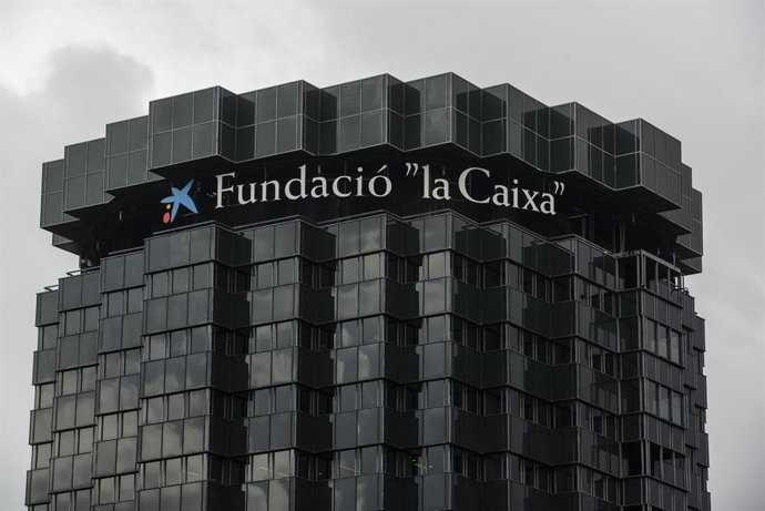 Archivo - Fachada de una de las Torres La Caixa.