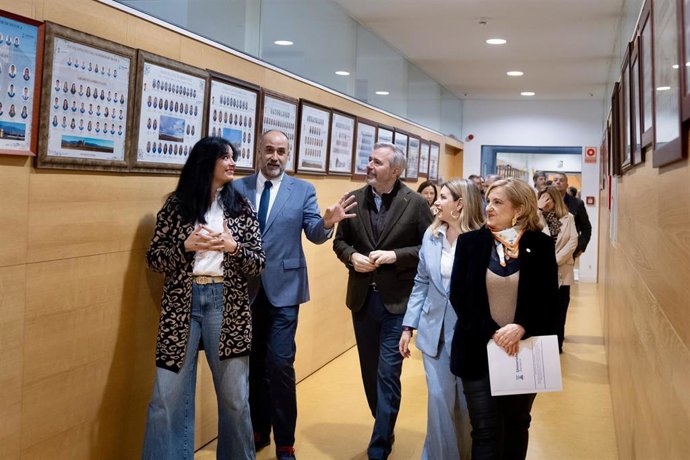 El presidente del Gobierno de Aragón, Jorge Azcón, visita la Escuela Politécnica Superior de Huesca.