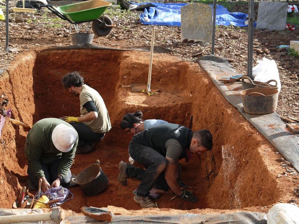 Excavaciones del V Plan de Fosas en el cementerio de Ses Figueretes