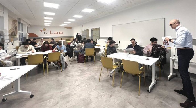 Estudiantes de las universidades de León y Oviedo participan en el Bugamap, una formación destinada a ofrecer capacitación para la adecuada toma de decisiones empresariales.