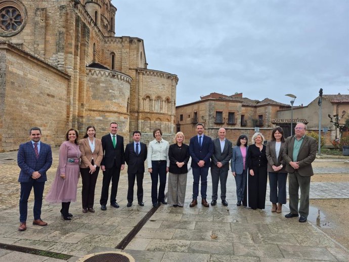Participantes en la reunión de coordinación con los gerentes provinciales del Servicio Público de Empleo.