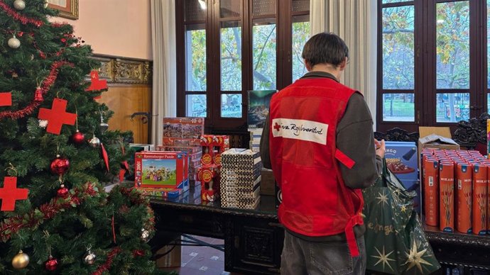 Cruz Roja Juventud de Zaragoza en la nueva edición de la campaña 'El juguete educativo'.