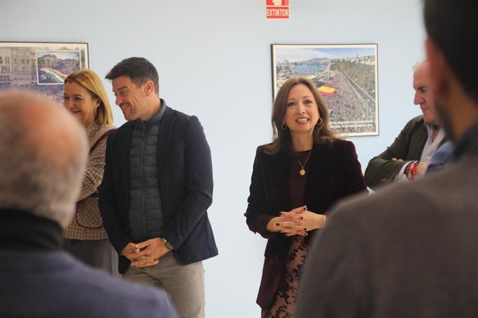 La presidenta del PP de Málaga, Patricia Navarro,participa  en el tradicional desayuno navideño de la formación con la prensa malagueña