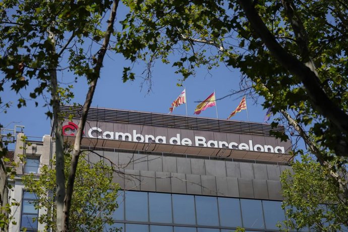 Archivo - Fachada de la Cámara de Comercio en Barcelona.
