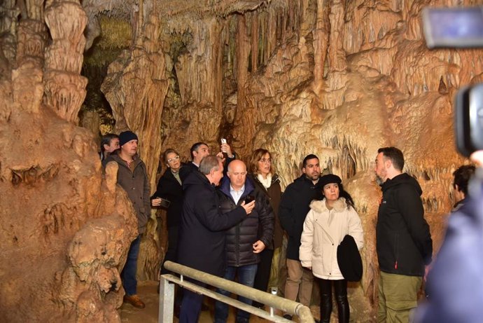 Visita a las obras de iluminación y sensorización de la Cueva de los Franceses.