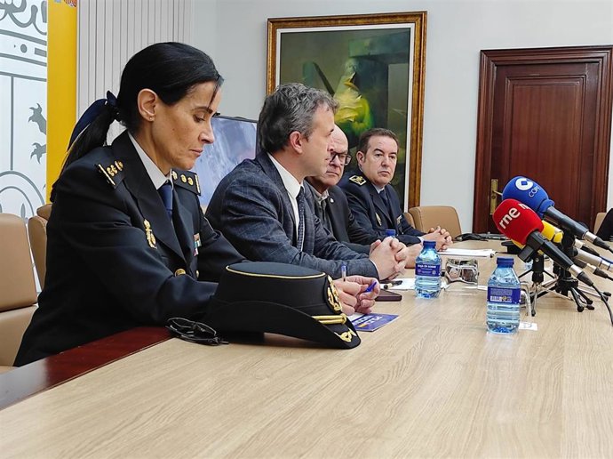 Rueda de prensa para presentar la operación contra las carreras ilegales de coches