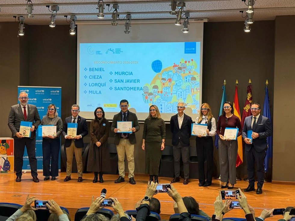 Representantes de los municipios que han renovado el reconocimiento de UNICEF como Ciudad Amiga de la Infancia para 2026- 2029