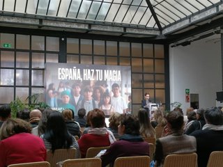 La ministra de Juventud e Infancia, Sira Rego, en la presentación de la campaña 'España, haz tu magia' de ASEAF.