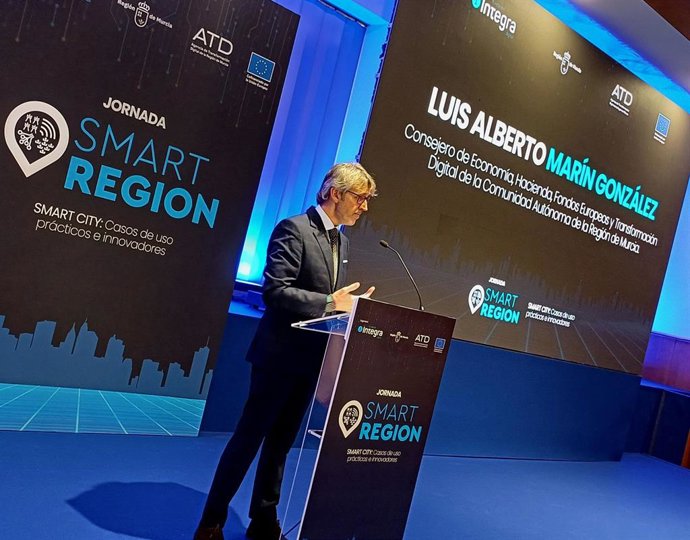 Un momento de la intervención del consejero de Economía, Hacienda, Fondos Europeos y Transformación Digital, Luis Alberto Marín, en la jornada 'Smart City'