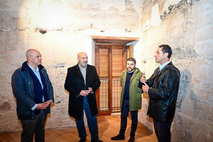 El alcalde de Palma, Jaime Martínez, visita las obras de las Torres del Temple, donde se ubicará el futuro Centro de Interpretación de la Fortaleza del Temple