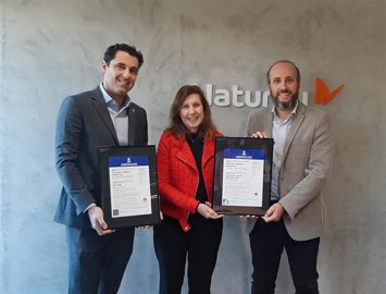 Desde la izquierda, Rafael Andrioli, Sales & Marketing Iberia Director de Bureau Veritas; Isabel González, Compliance Officer de Naturgy; y David Gómez, Responsable de Desarrollo de Negocio Zona Centro de Bureau Veritas