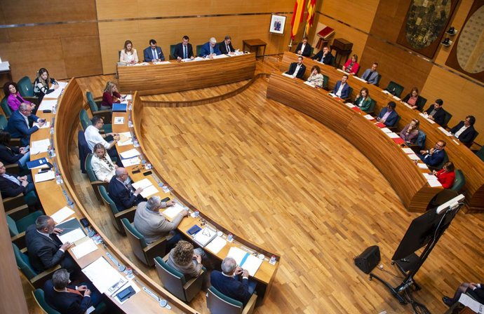 Archivo - Arxiu - Imatge d'arxiu d'un ple de la Diputació de València.