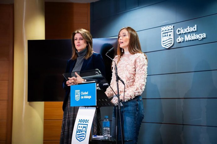 A portavoz del equipo de gobierno de Málaga, Elisa Pérez de Siles, y la concejala delegada de Urbanismo, Carmen Casero, en rueda de prensa