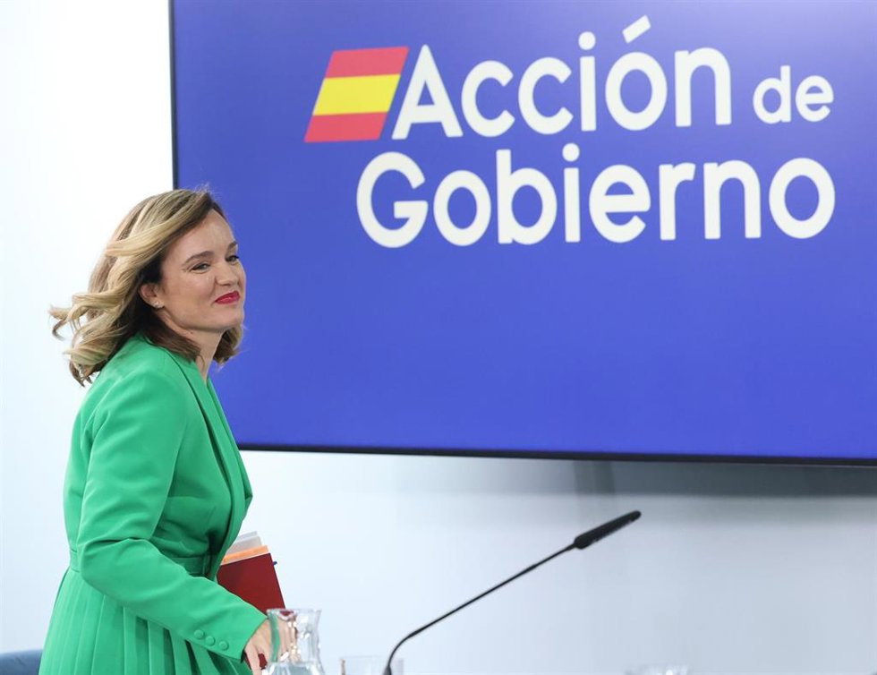 La ministra de Educación, Formación Profesional y Deportes y portavoz del Gobierno, Pilar Alegría, a su llegada a una rueda de prensa posterior  a la reunión del Consejo de Ministros, en Moncloa, a 16 de diciembre de 2025, en Madrid (España).