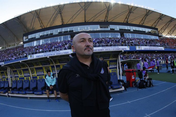 Futbol, Deportes Concepcion vs Cobreloa  Final Ida Liguilla de Ascenso 2025. El entrenador de Deportes Concepcion Patricio Almendra, es fotografiado durante el partido contra Cobreloa,  final  ida de la liguilla de Ascenso 2025 disputado en el estadio