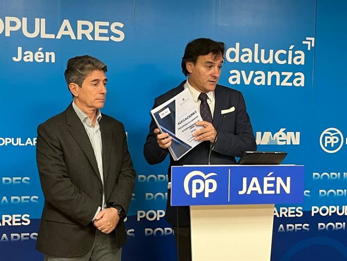 Agustín González en la rueda de prensa de prensentación de las alegaciones al presupuesto municipal