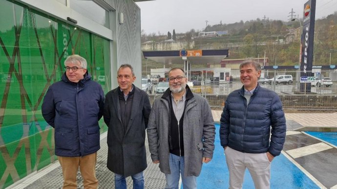El director general de Ordenación de Territorio, Ignacio Latierro; el consejero de Ordenación de Territorio, Urbanismo, Vivienda y Derechos Ciudadanos, Ovidio Zapico; el alcalde de Langreo, Roberto García, y el concejal de Urbanismo, José Antonio Cases.