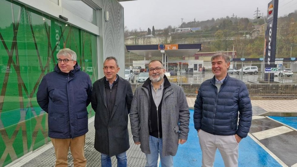 El director general de Ordenación de Territorio, Ignacio Latierro; el consejero de Ordenación de Territorio, Urbanismo, Vivienda y Derechos Ciudadanos, Ovidio Zapico; el alcalde de Langreo, Roberto García, y el concejal de Urbanismo, José Antonio Cases.