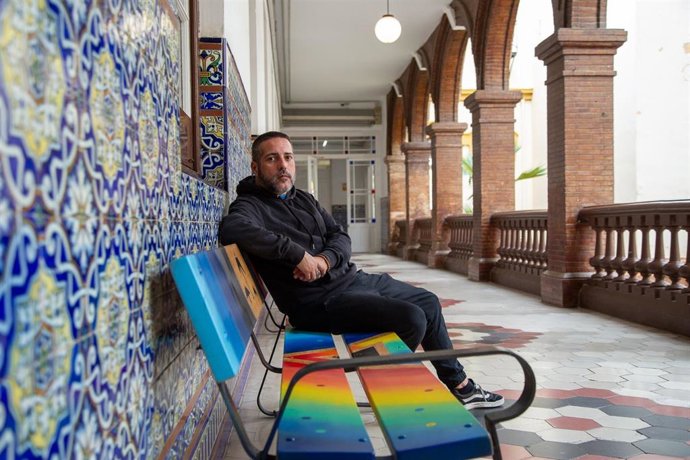 El artista urbano D.Darko transforma distintos elementos del edificio del centro cultural de la Diputación de Málaga, La Térmica, tres ventanas cegadas del Patio del Archivo y varios bancos en uno de los corredores centrales, con dos intervenciones.